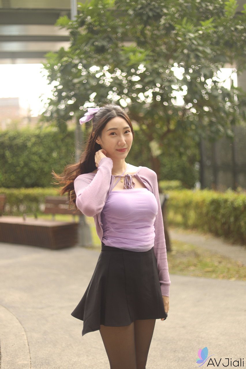 放荡女士穿着像中国连衣裙一样的透明内衣在亲吻和吞咽口水时喜欢热他妈的.png